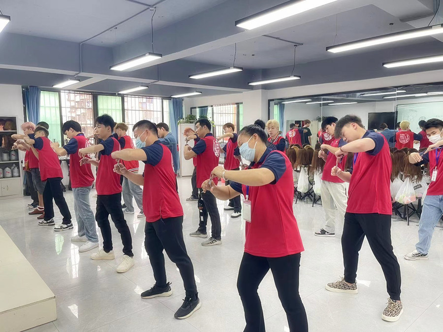 走進(jìn)廣西美發(fā)學(xué)校排行榜前十名培訓(xùn)課堂
