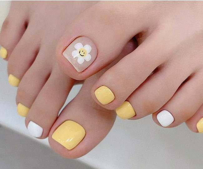 夏日腳趾美甲圖片，南寧美甲造型職業(yè)學校分享