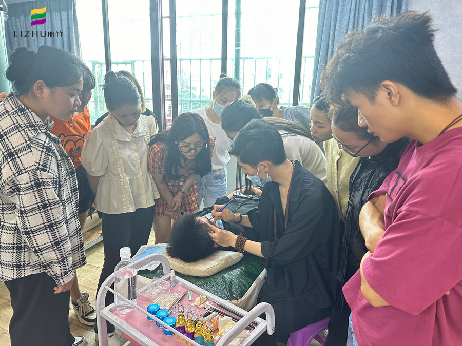 紋眉藝術(shù)感的體現(xiàn)，南寧紋繡造型學(xué)校分享