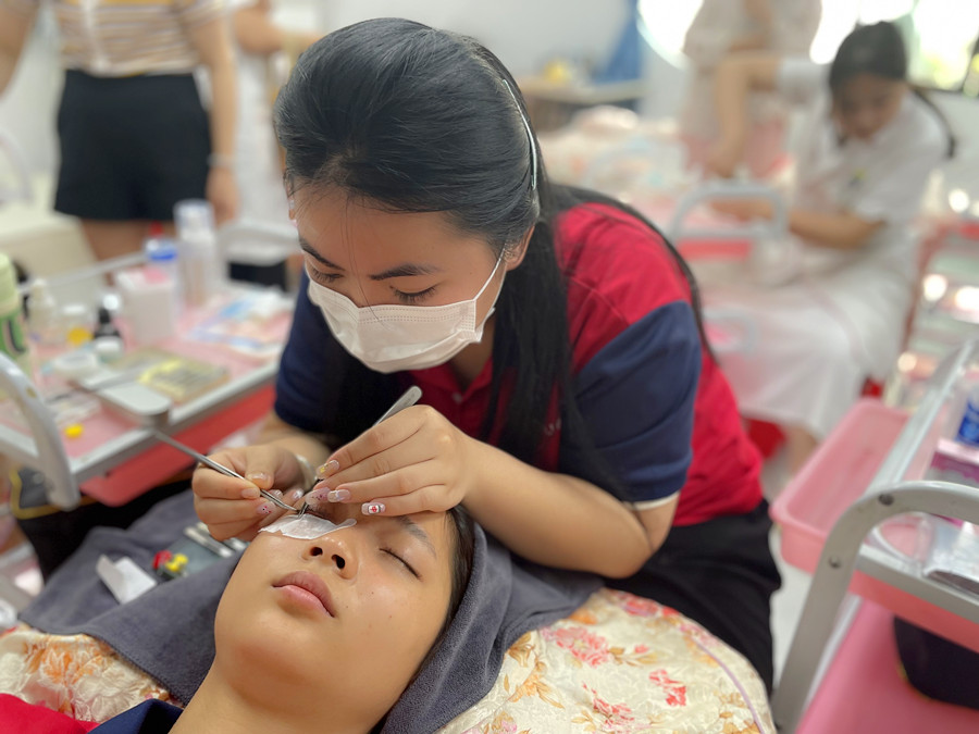 常見的美睫方式，南寧西鄉(xiāng)塘區(qū)美睫學(xué)校講解