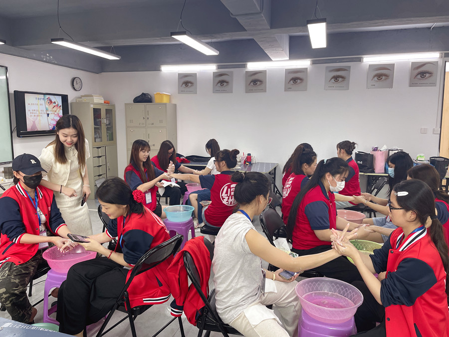 美甲手部護(hù)理的好處，南寧美甲培訓(xùn)課程講解