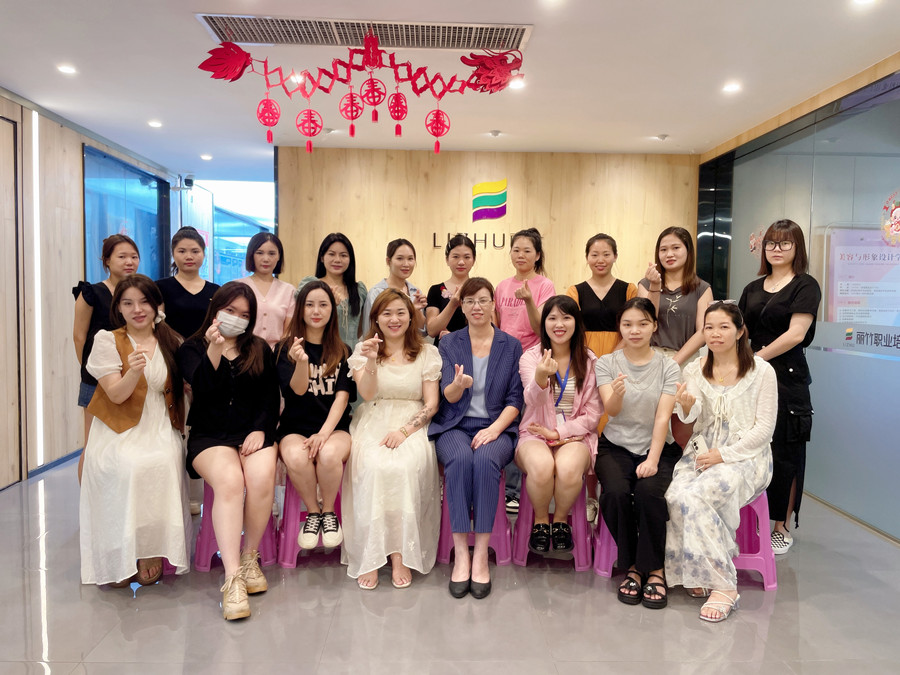 圓滿收官！南寧美睫職業(yè)學校課程結(jié)束