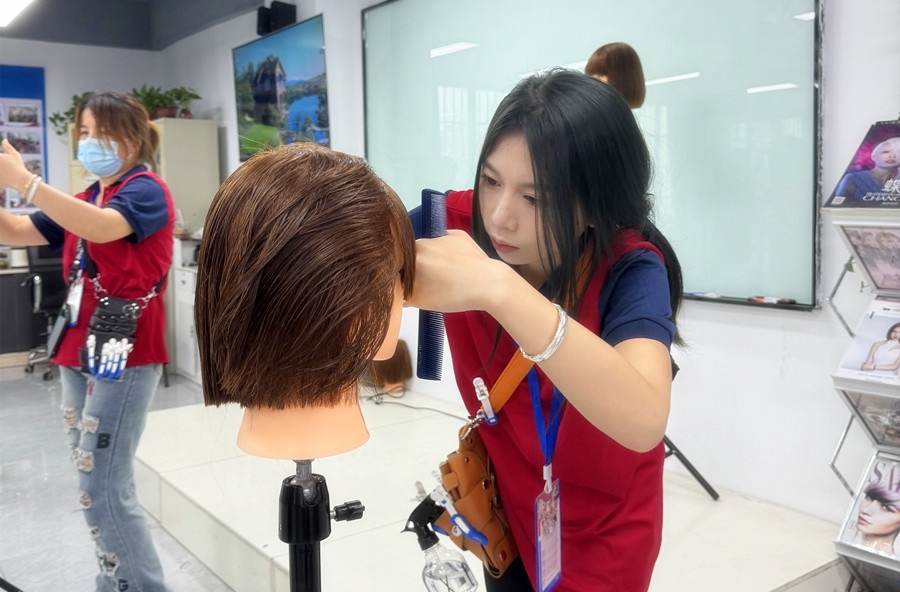 南寧美發(fā)培訓(xùn)課程：經(jīng)典廂式齊裝是什么？