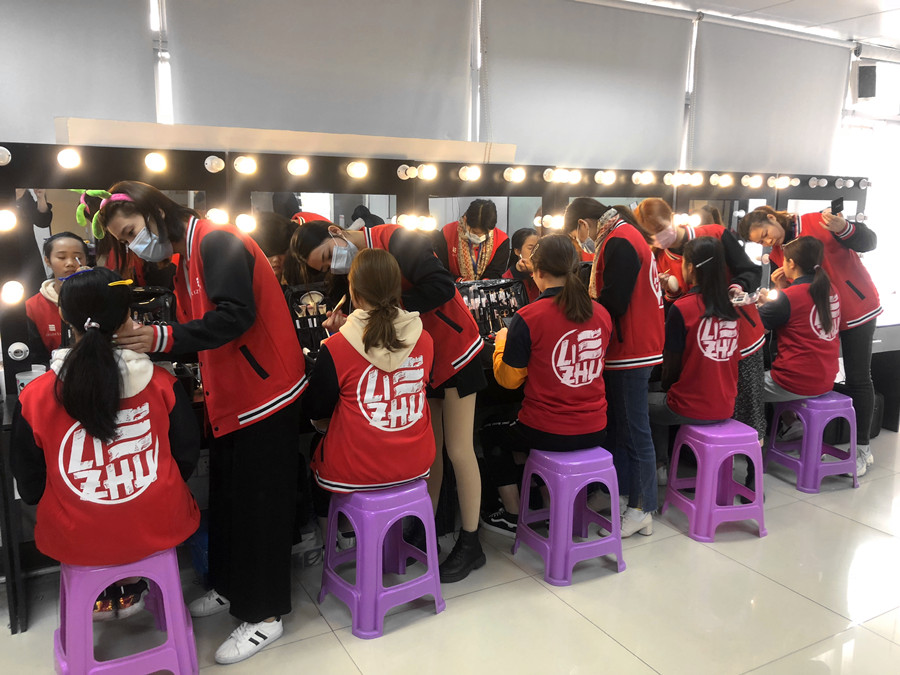 夏日腮紅教程，廣西化妝基礎手法演示