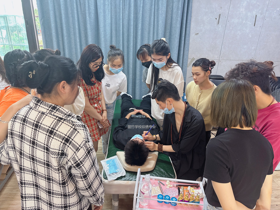 紋繡二次上色注意事項(xiàng)，南寧紋繡專(zhuān)業(yè)學(xué)校課程講解