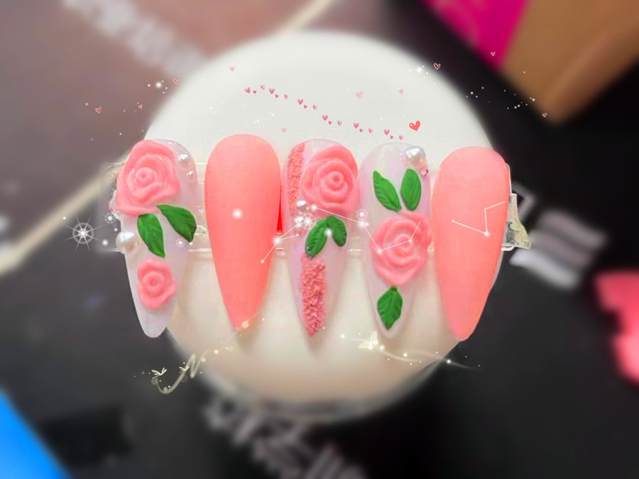 粉色玫瑰雕花美甲，南寧美甲學(xué)習(xí)