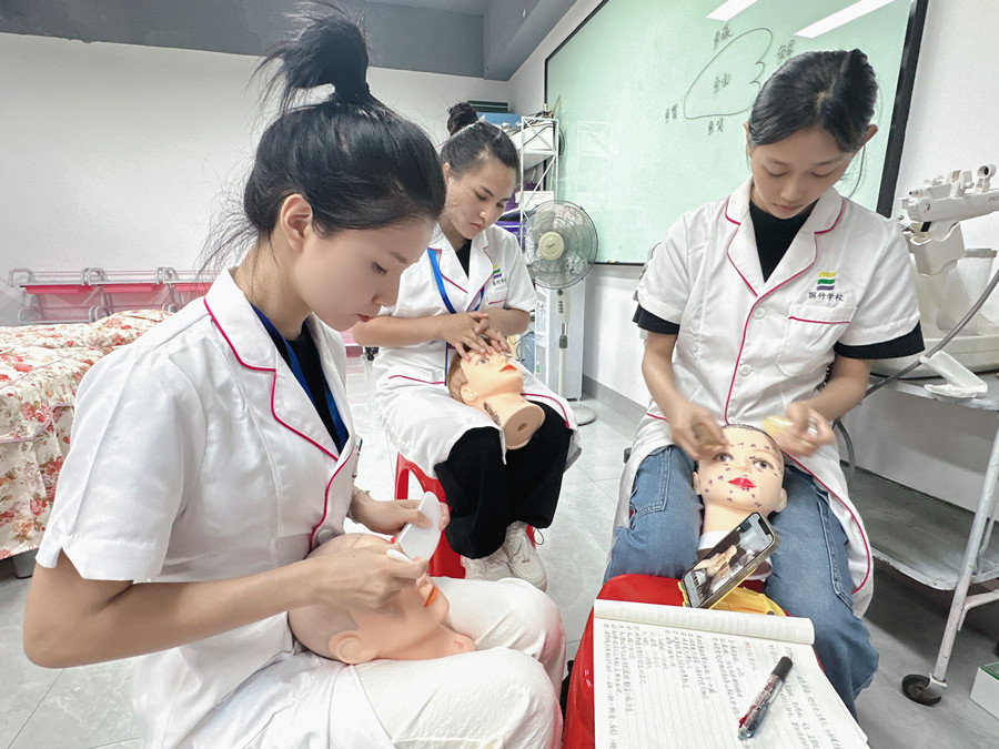 眼部疏通的必要性，廣西美容中醫(yī)學(xué)校講解