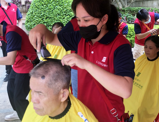 廣西美發(fā)教學(xué)內(nèi)容：社區(qū)開展免費(fèi)理發(fā)活動(dòng)