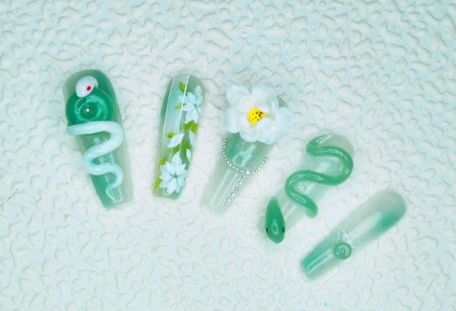 小蛇美甲款式，廣西美甲款式進(jìn)修班作品