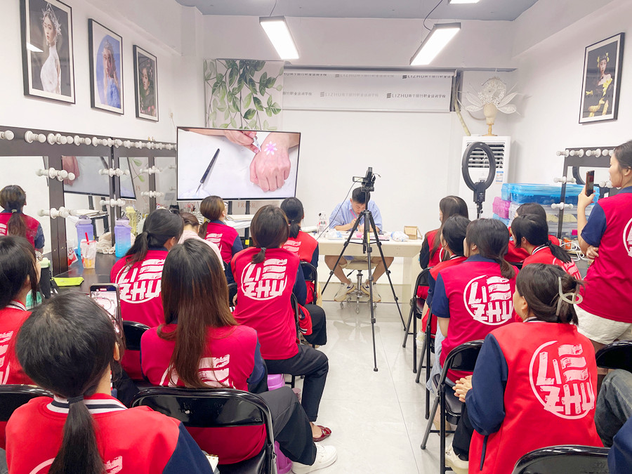 什么是面部彩繪？面部彩繪零基礎(chǔ)學習