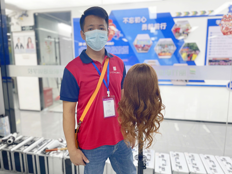 南寧學(xué)燙發(fā)沒經(jīng)驗(yàn)：卷發(fā)棒的操作方法