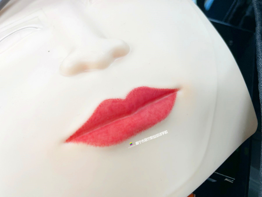 紋唇時(shí)的設(shè)計(jì)要點(diǎn)，南寧學(xué)紋唇