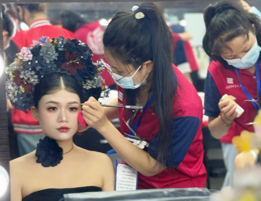 新中式簪花寫(xiě)真，零經(jīng)驗(yàn)學(xué)化在廣西學(xué)員作品