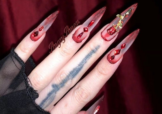 惡女美甲款式，廣西美甲職業(yè)技師學(xué)校準(zhǔn)備好了