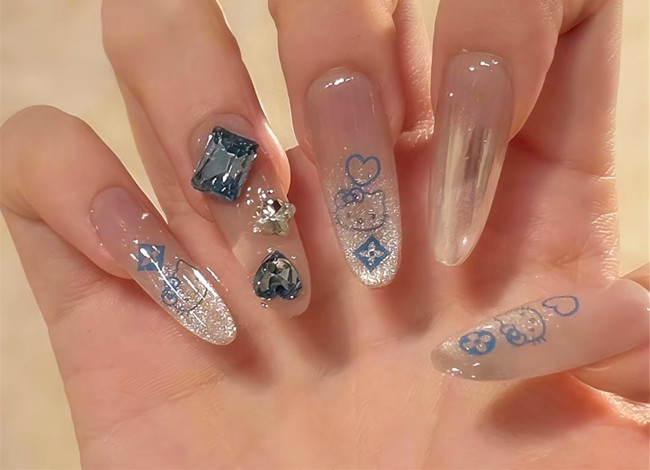 顯白藍(lán)色美甲，廣西美甲暑期速成班收集分享