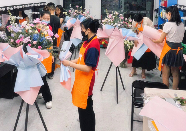 常見(jiàn)的開(kāi)業(yè)花籃類型，南寧花藝培訓(xùn)哪里的好？