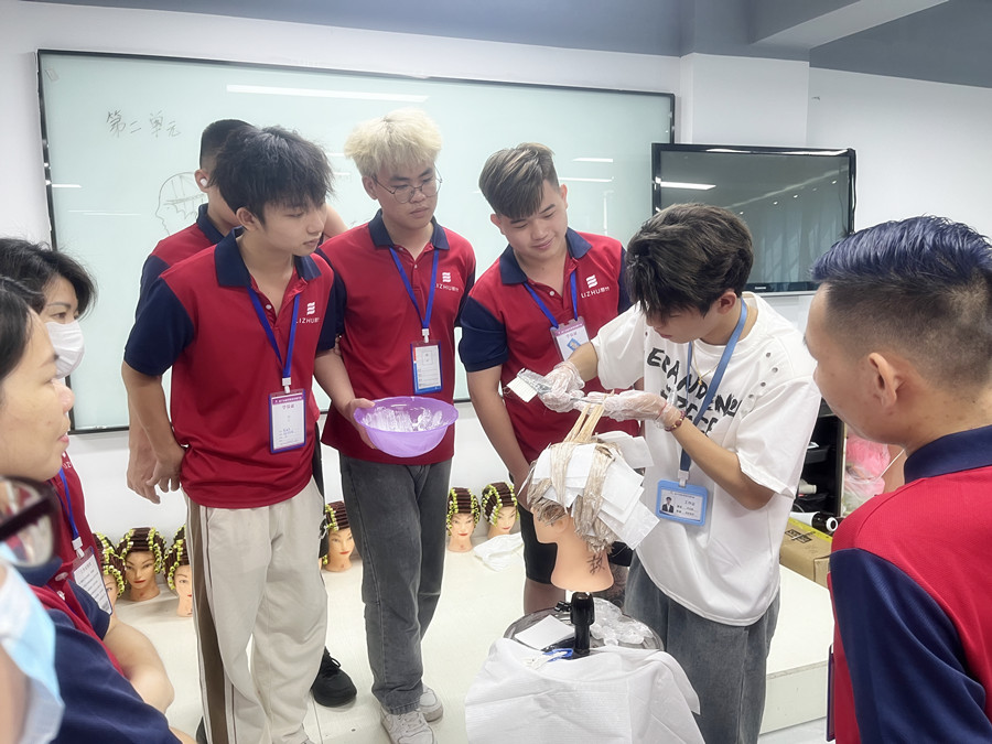 染發(fā)如何涂染膏？南寧專業(yè)燙染分享