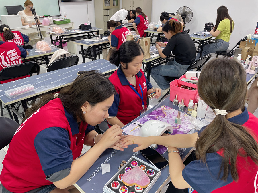 又快又好涂指甲油的技巧，廣西培訓(xùn)美甲基礎(chǔ)教程