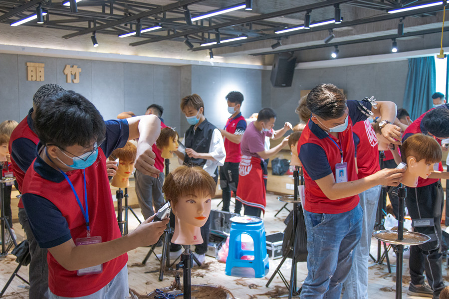 南寧美發(fā)學(xué)校如何上課？隨到隨學(xué)！