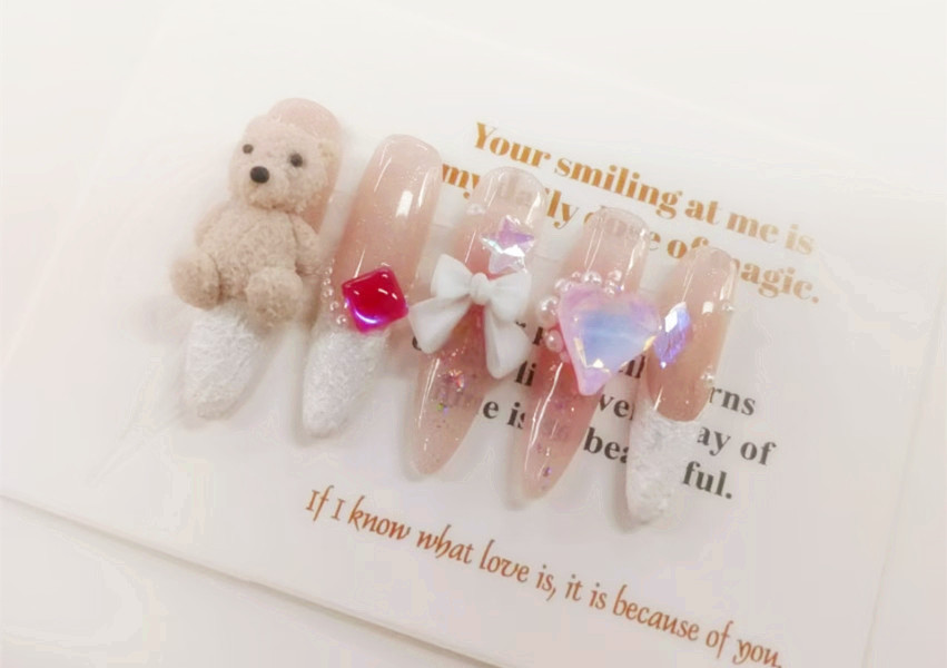 立體小熊雕花美甲，用作品告訴你南寧學(xué)美甲去哪里？