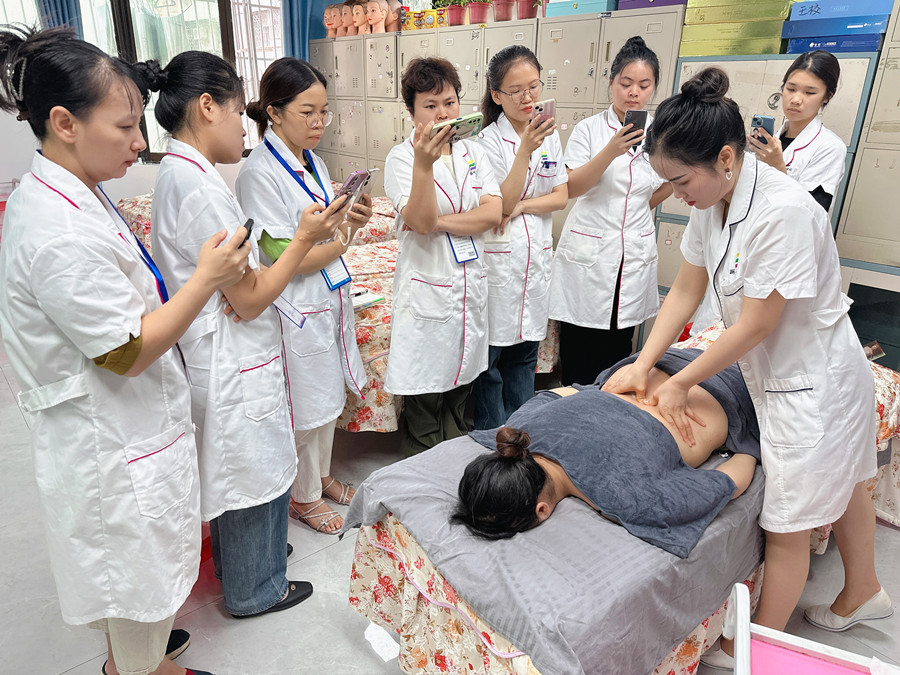 按摩腹部的好處，南寧美容美體實訓講解