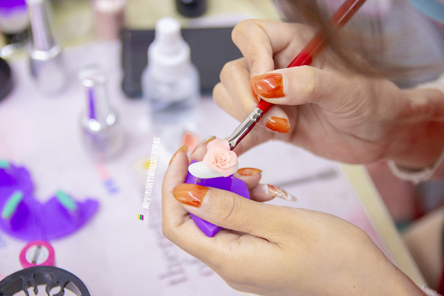 雕花美甲怎么做？廣西美甲進修班