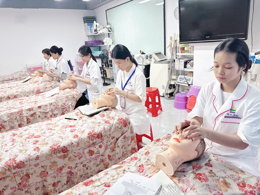 南寧培訓美容師課程，從認識面部開始