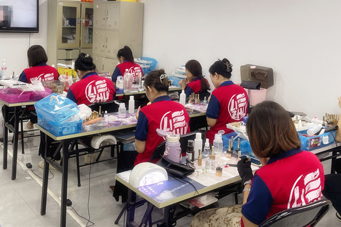 黑色系ins風美甲，廣西美甲名?？钍浇榻B