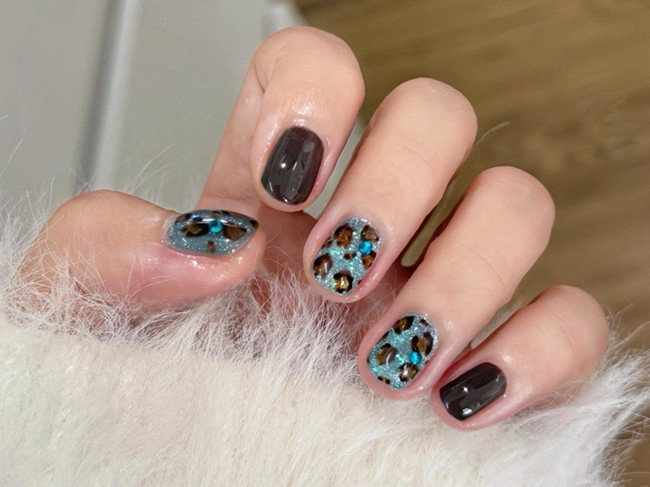 秋季豹紋美甲，南寧美甲培訓(xùn)中心分享