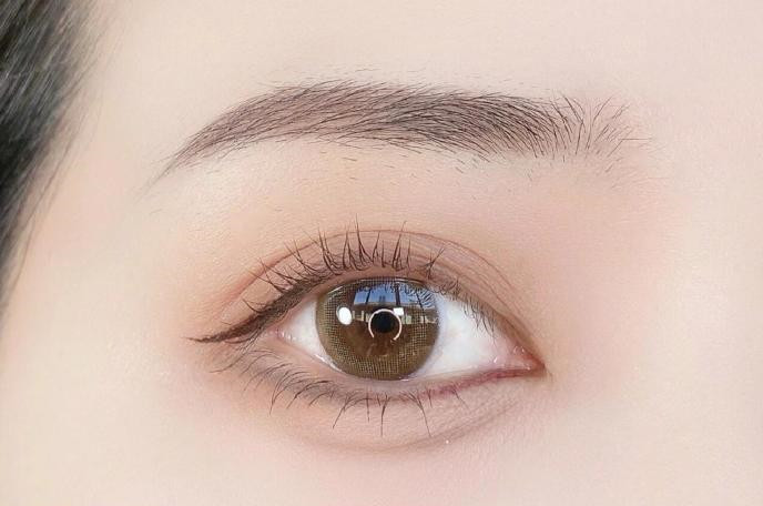 偽素顏眼妝教程，廣西化妝中心手把手教你