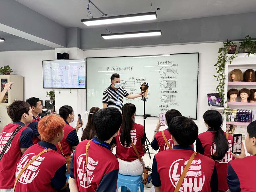 廣西南寧學(xué)美發(fā)？廣西美發(fā)學(xué)校怎么招生？