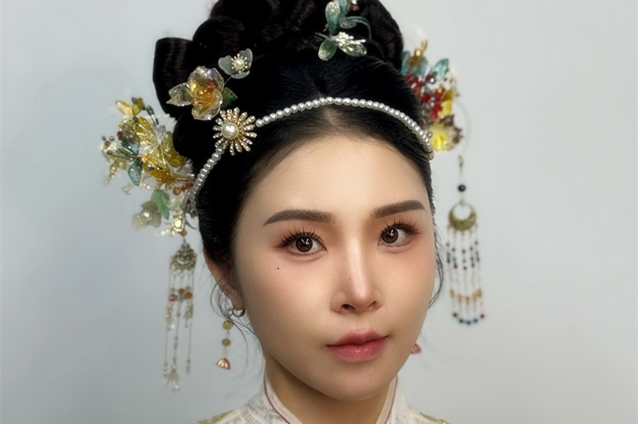 國(guó)潮新中式造型，南寧化妝新娘跟妝學(xué)校