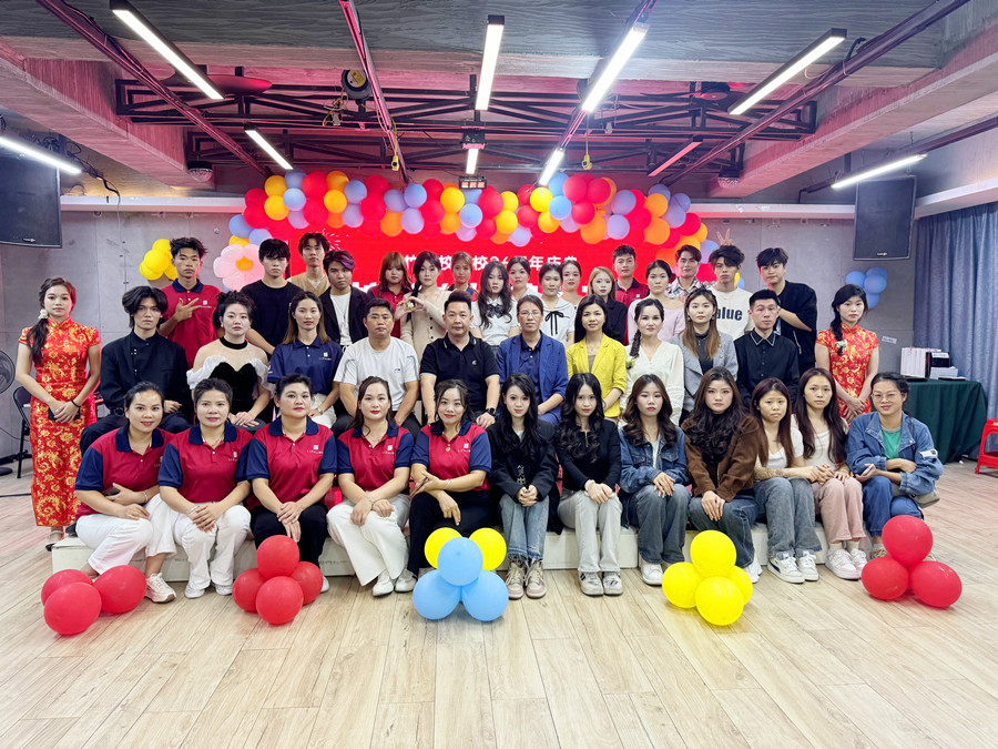 11月8日，南寧麗竹職業(yè)培訓(xùn)學(xué)校校園文化藝術(shù)節(jié)盛大舉辦