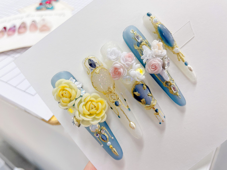 沒(méi)基礎(chǔ)學(xué)美甲學(xué)員作品：雕花線條美甲