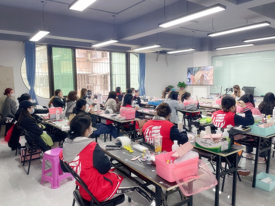 廣西學(xué)美甲零經(jīng)驗(yàn)：光療甲知識(shí)問(wèn)答（上）