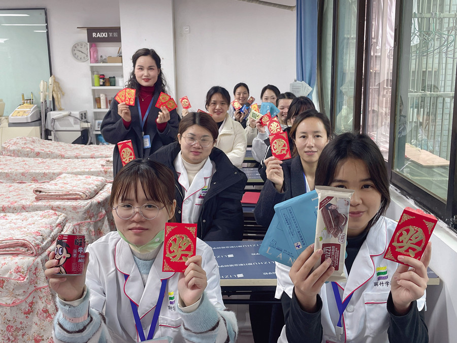 美容班的開學(xué)儀式感，南寧美容培訓(xùn)校園活動(dòng)