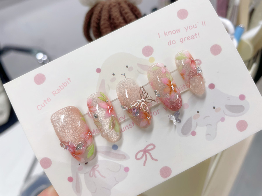 春日貓眼彩繪美甲，南寧美甲店推薦網(wǎng)紅款作品