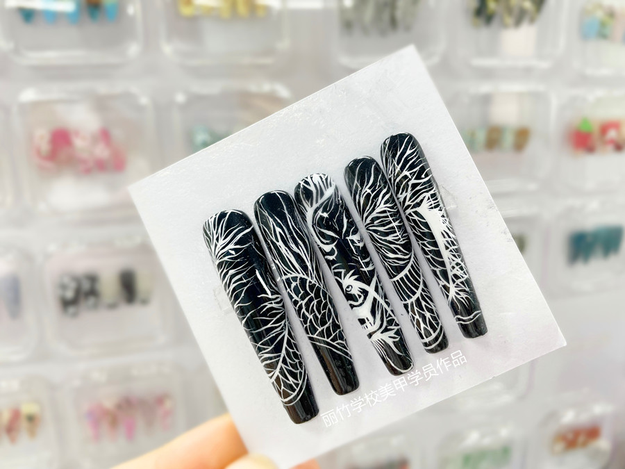 國(guó)風(fēng)線條美甲，南寧學(xué)美甲哪里專業(yè)？