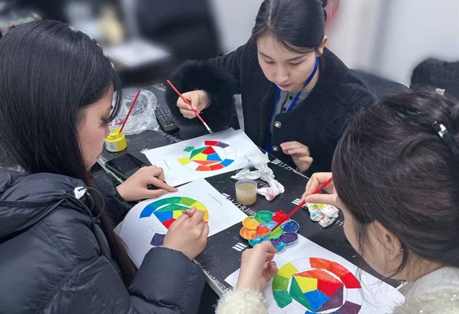 十二色相環(huán)有哪些顏色？廣西化妝基礎(chǔ)教學(xué)