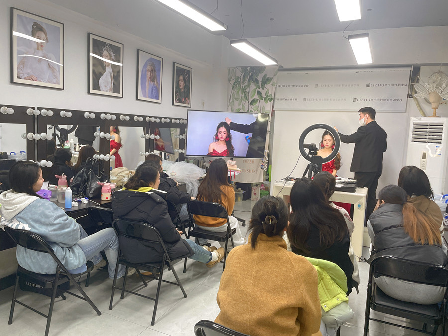 千金禮服造型教程解析，南寧新娘跟妝培訓(xùn)