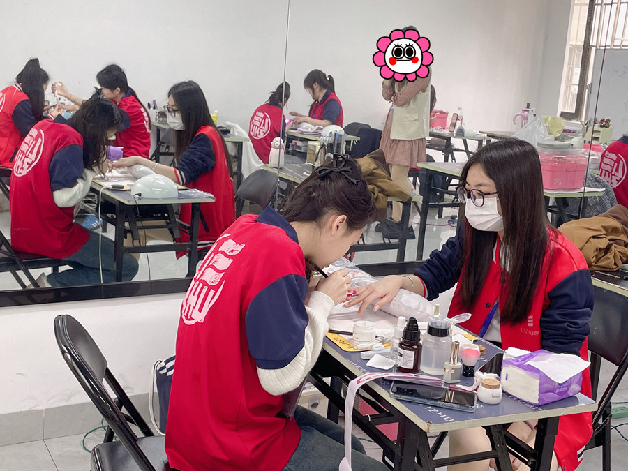 紙托光療延長(zhǎng)技巧，廣西美甲專業(yè)教學(xué)