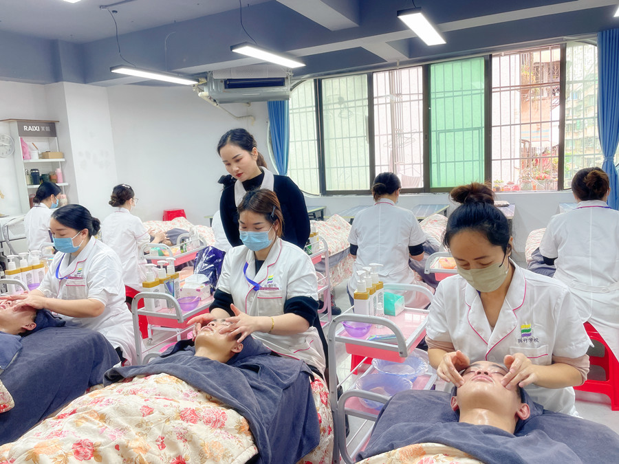 面部按摩手部操作技巧，廣西美容一對(duì)一教學(xué)