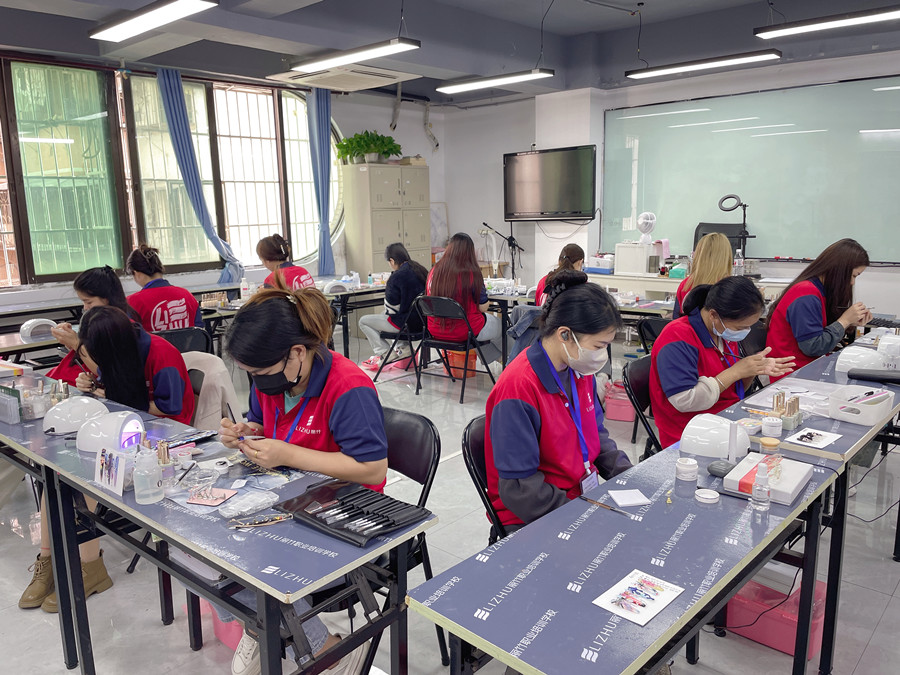  鏡面感蕾絲美甲，廣西美甲深造提升課作品