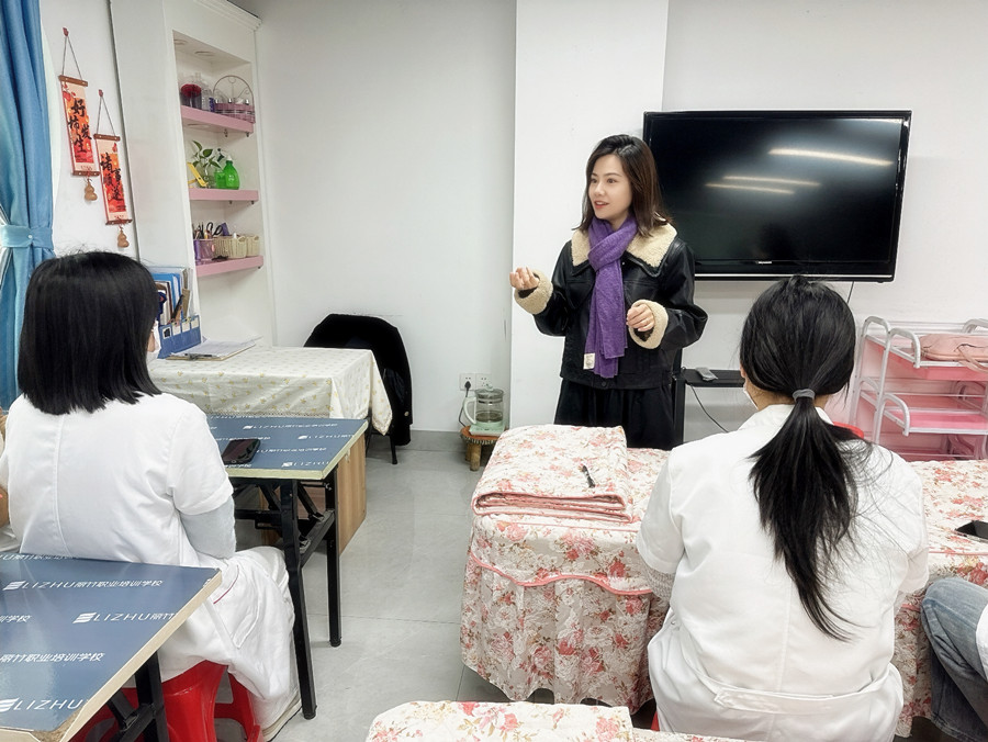 南寧美容師招聘，廣西南寧專業(yè)美容學(xué)校舉行就業(yè)宣講會