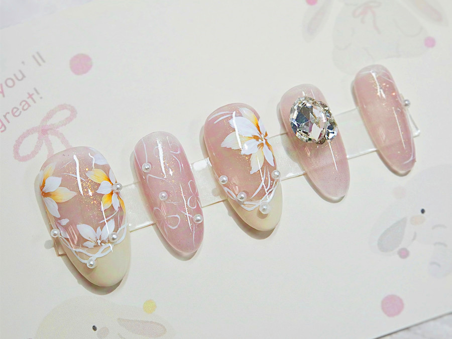 法式花卉美甲解析 | 南寧美甲學(xué)校哪些正規(guī)？