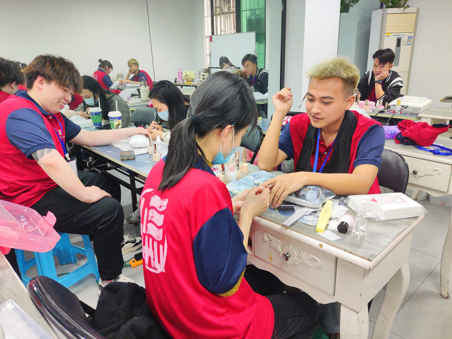 學(xué)美甲從零開始：男士美甲如何選擇？