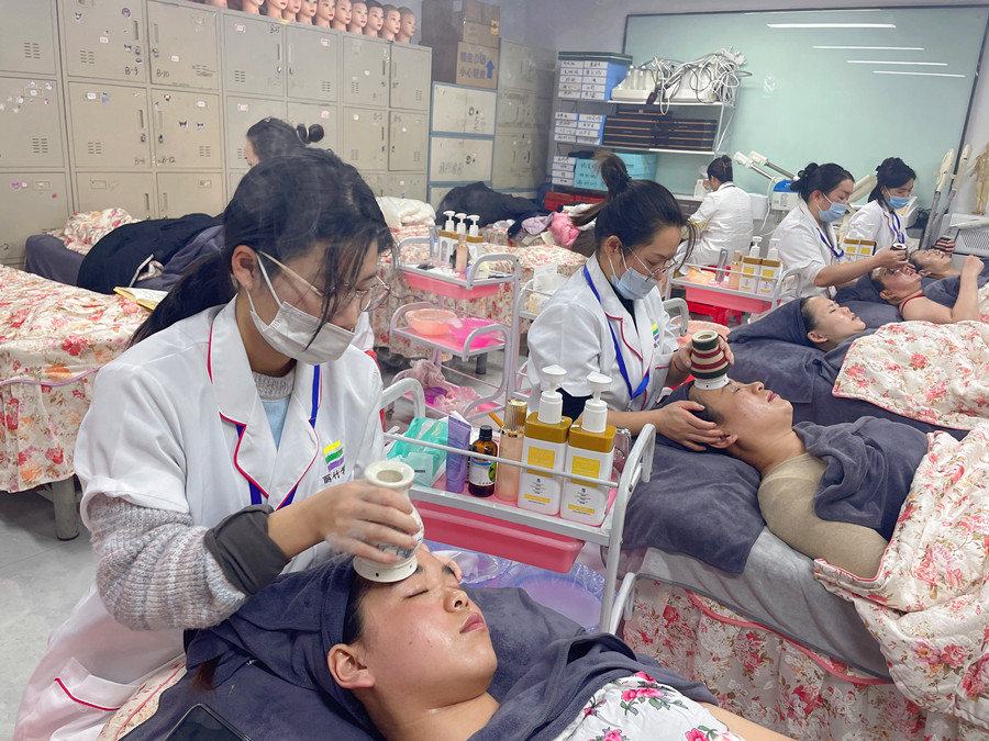 艾灸額頭的操作方法，從零基礎(chǔ)學(xué)艾灸