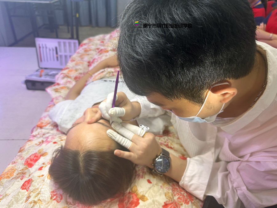 紋繡術(shù)后禁忌要點(diǎn)，廣西眉眼唇紋繡學(xué)校分享