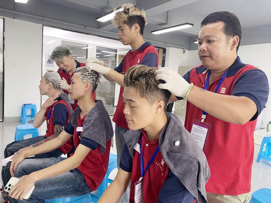 南寧洗頭培訓(xùn)：中式洗頭如何快速氣泡？