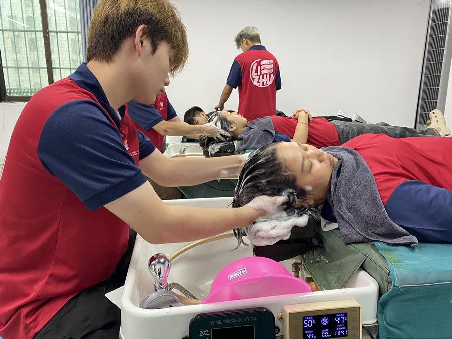 如何成為一個(gè)合格的美發(fā)洗護(hù)師？南寧洗頭專(zhuān)業(yè)